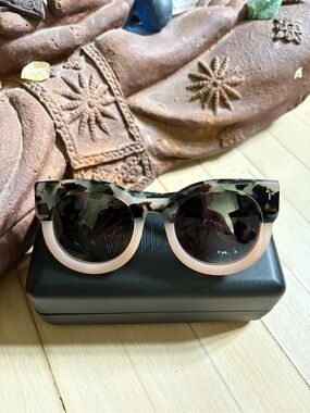 A Dead Coffin Club Baby Pink/Tortoise Sunglasses Polarized - Women Accessories